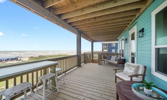 Freeport Casa | New Build! Beach Front Luxury House w/Ocean Views & Breeze