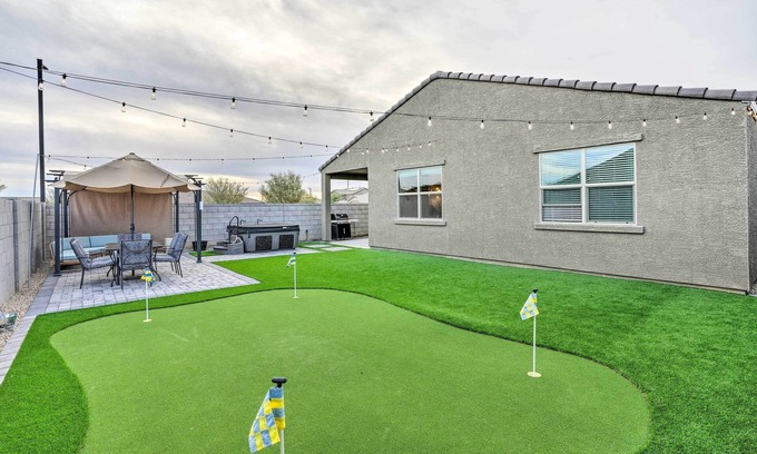 Glendale Casa | New-Build Glendale Home w/ Hot Tub + Putting Green