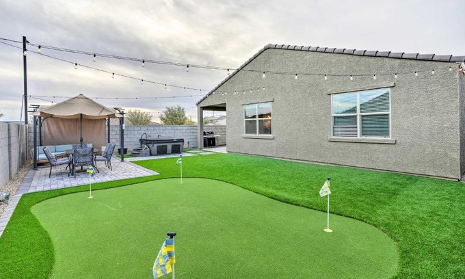 Glendale Casa | New-Build Glendale Home with Hot Tub and Putting Green