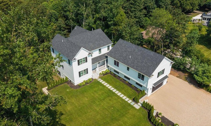 Harwich Port Casa | New Build, Heated Plunge Pool, 1 Mi to Downtown!