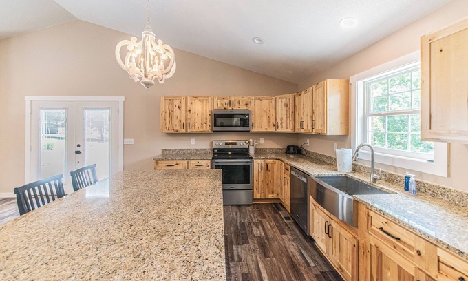 Gilbertsville Casa | NEW BUILD!- Lakeway Getaway- within minutes of local marina. Pet friendly!