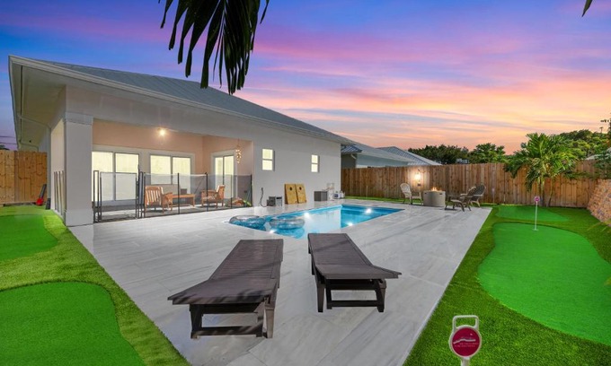 Jensen Beach Casa | New Build- Mini Golf Course-Heated Saltwater Pool-Game Room