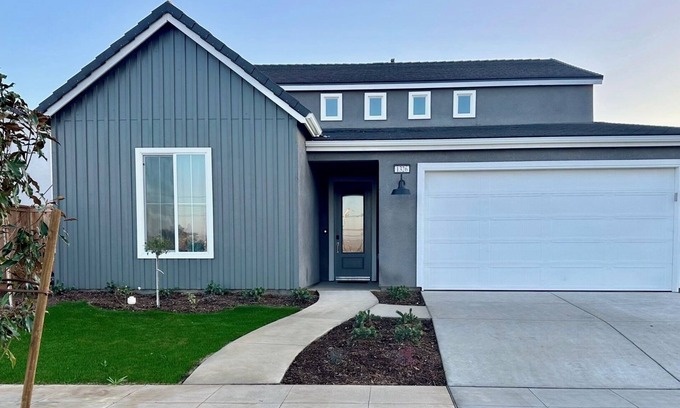 Clovis Casa | New Build, Modern Boho Chic Style- 2700 SF, 4B/3Ba