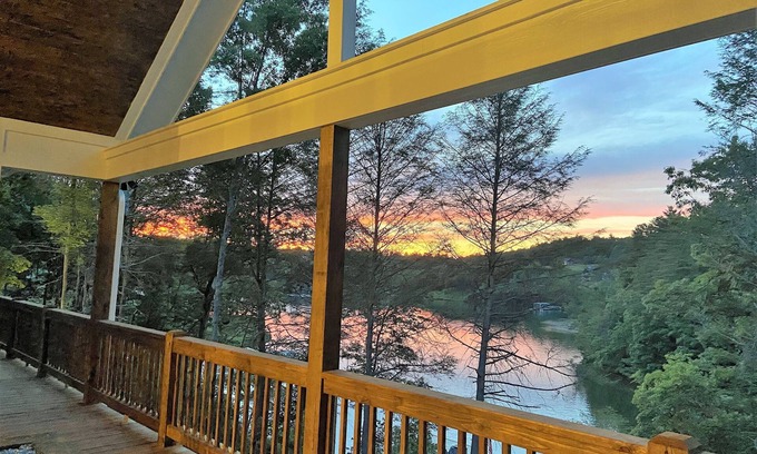Blairsville Casa | NEW BUILD+NEW RENTAL=Kingfisher Cove Lake House Blairsville, GA.