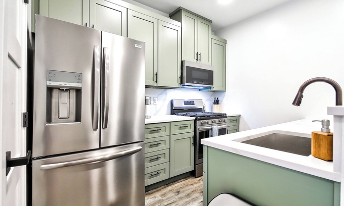 Juneau Condominio | New build w/AC, washer, etc.