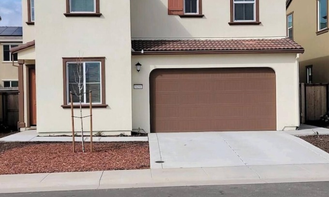 Roseville Casa | New built: corp/ insurhousing /pet /close2shop /30+days