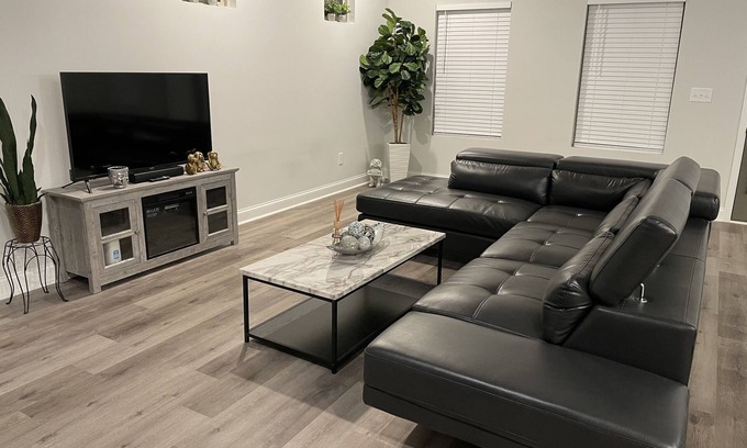 Lawrenceville Casa | New Built Home-Lawrenceville City- Entire House