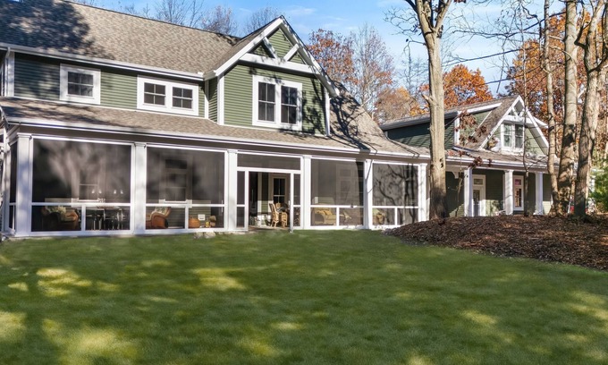 Shorewood-Tower Hills-Harbert Casa | New Built in 2024! 1/3 Mile 2 Beach AND Family Fun