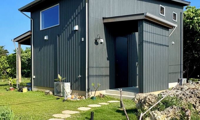 Ishigaki Casa | New built retreat for couples Beach just 3 min walk Mt.Mape view from garden
