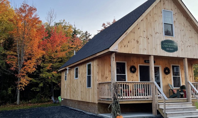 Greenville Cabina | New cabin/Downtown Greenville-Moosehead Lake, ME/WIFI/Dogs Ok/2 cabins available