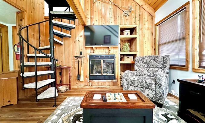 Davis Cabina | NEW!Cabin in Black Bear-AC-Family & Pet Friendly-Resort Pool-Cozy