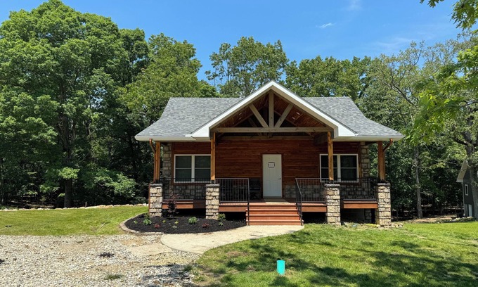 Mountain Home Casa | New cabin in Mountain Home 1 mile from Buzzard Roost Marina.