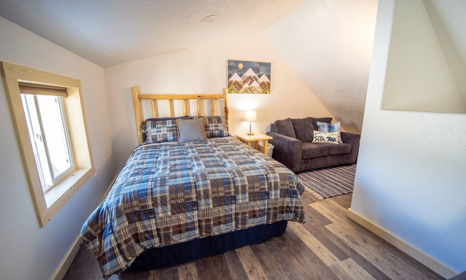 Kalifornsky Cabina | NEW cabin near Kenai Rvr-2Q&1F bed-w/loft #1