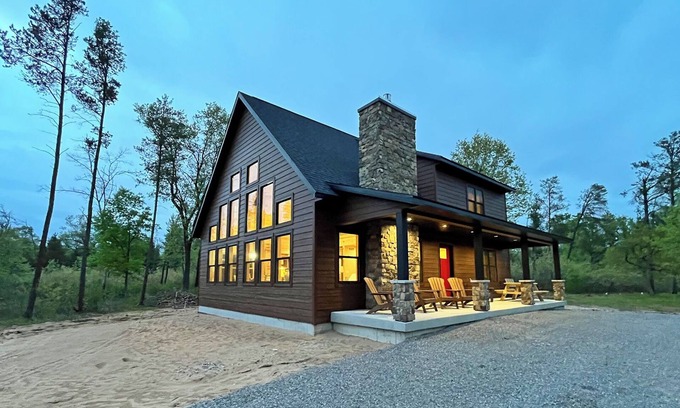 Nekoosa Casa | NEW CABIN near Lake Arrowhead