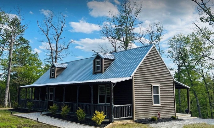 Clay City Cabina | New cabin near Red River Gorge, fire pit, walk to hiking