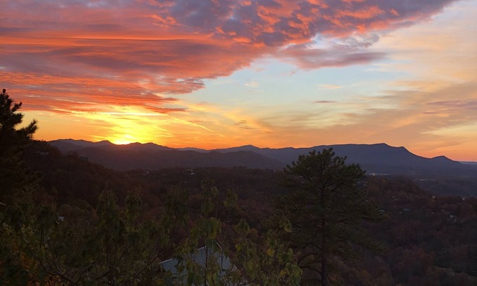 Gatlinburg - Pigeon Forge Cabina | NUEVA cabaña, impresionantes vistas del atardecer, cerca de Dollywood, Pigeon Forge y Gatlinburg