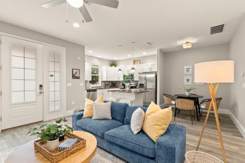 Safety Harbor Apartamento | NEW! Canopy Cabana - Luxury Downtown Apartment