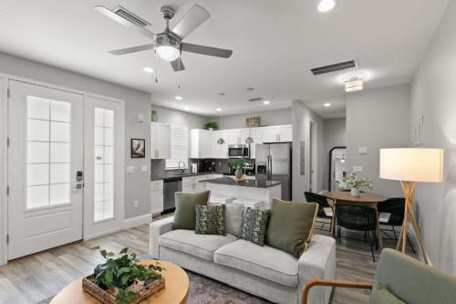 Safety Harbor Apartamento | NEW! Canopy Cove, Luxury Downtown Apartment Near Main St