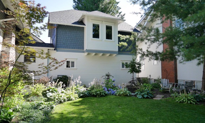 Garden District Cabaña | Nueva cochera en el corazón del histórico Garden District de Coeur d 'Alene