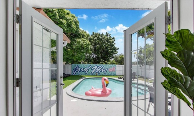 Hallandale Beach Villa | NEW! Casa Eva | 5 BR with pool | 10 mins to beach