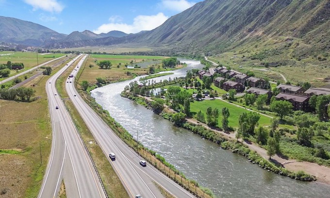 Glenwood Springs Condominio | New Castle’s Kings & Queens · 14 Mins to Glenwood · Romantic Mountain Adventures
