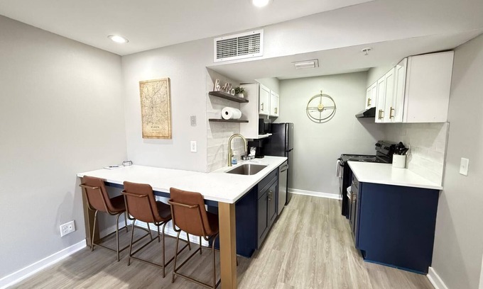 Garden Hills Apartamento | NEW Central Buckhead Apt Atlanta Gem