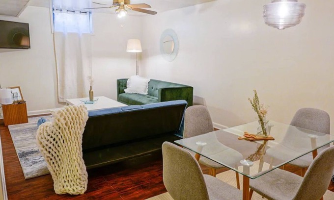 Twin Lakes Casa | NEW centrally located garden-level getaway