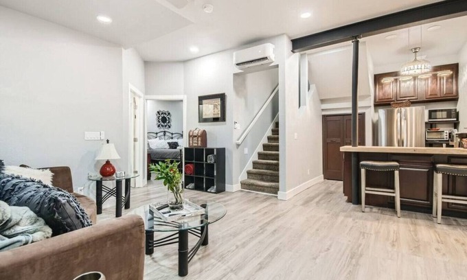 Twin Lakes Condominio | New Centrally located Guest Suite w/ Jacuzzi