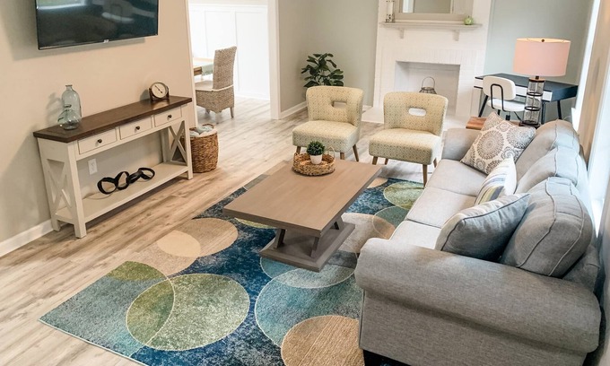 Cary Casa | New Charming 3 Bedroom Cary Home! 20 Min to RDU