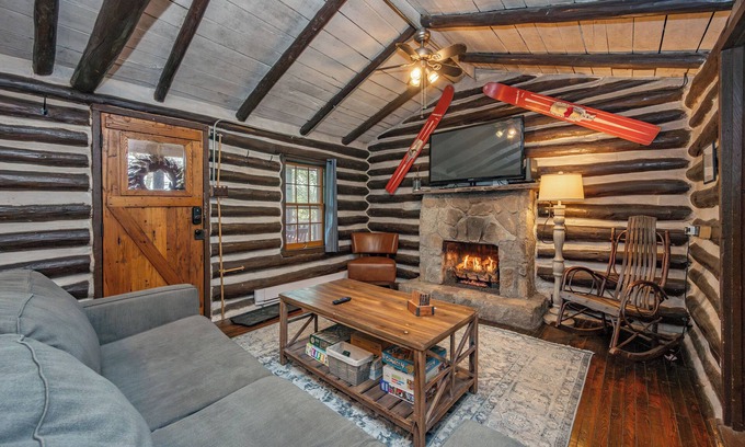 Thayerville Casa | New! Charming Dog Friendly Retreat w/ Hot Tub