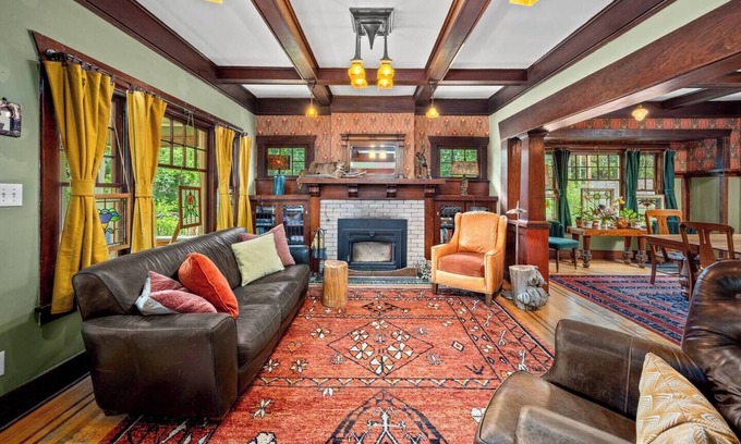 Spirit Lake Casa | NEW! Charming home in Spirit Lake!