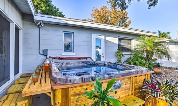 South Pinellas Community Council Casa | NEW! Charming private bungalow w/ hot tub near beaches 3BR