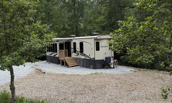 Brevard Casa | NEW “Charming Yellow Cottage"