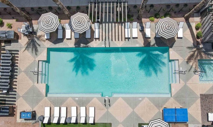 Glendale Sports and Entertainment District Apartamento | NEW! Chic 1BR at Westgate | Pool, Gym & Stadium Fun