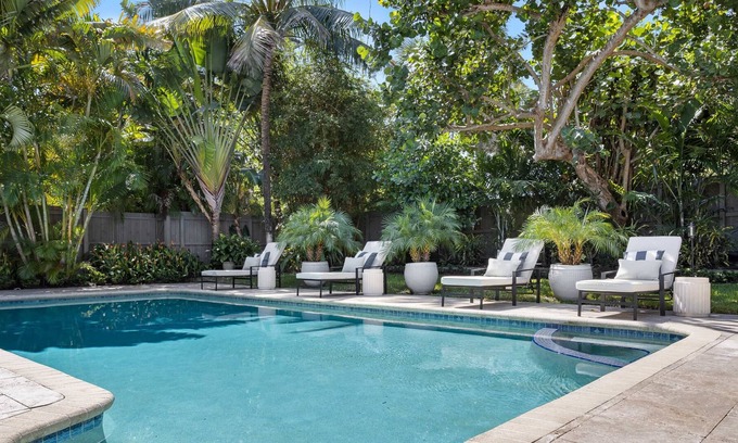 Dolphin Isles Villa | NEW! Chic & cozy villa with saltwater pool & spa 5 min walk to the beach