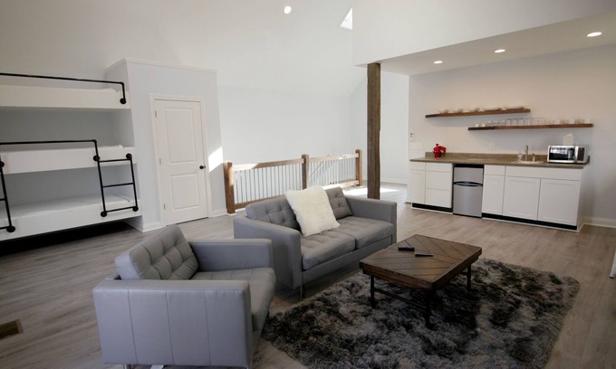 Old Louisville Casa | Nuevo. Limpio y barato!