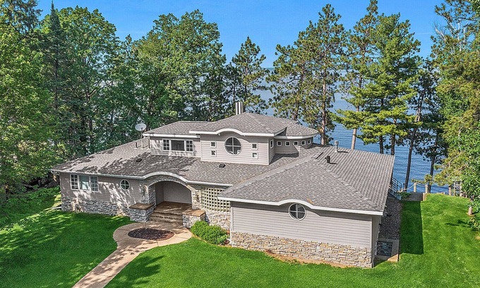 Lake Shore Casa | NEW! Coastal Elegance on Gull Lake