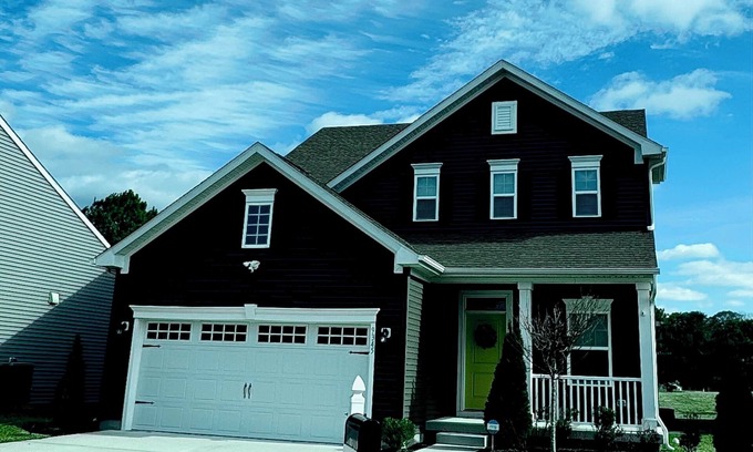 Delmar Casa | New Coastal Style 4-bedroom house in superb Delmar with fitness room, WiFi, AC