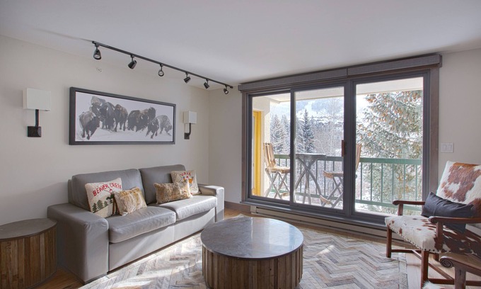 Beaver Creek Condominio | COMPLETAMENTE RENOVADO! ¡Una verdadera telesilla de esquí con vista a la montaña a 20 metros de distancia!