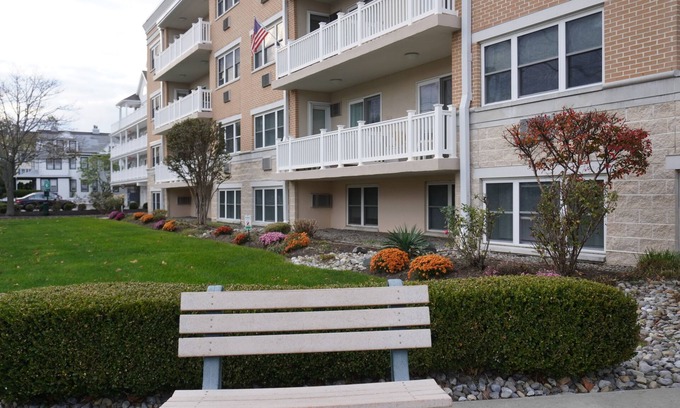 Bradley Beach Condominio | New condo 1 Block to beach with AC in Bradley Beach