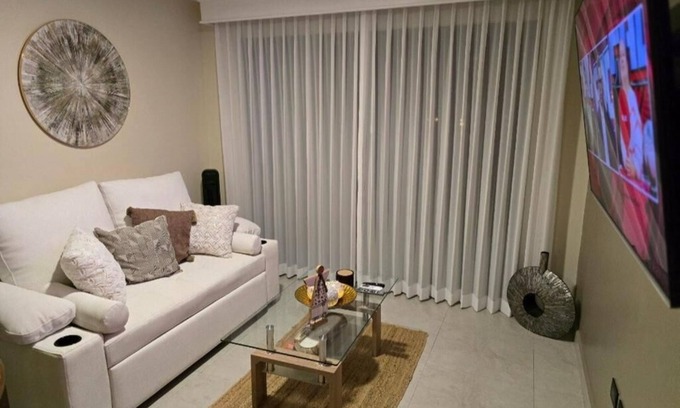 Desamparados Condominio | Condo nuevo, a 2.8 km del aeropuerto SJO, piscina, A/C, WiFi, parqueo