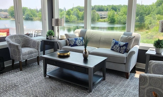 Crockery Township Condominio | New condo on large swimming pond with double kayak