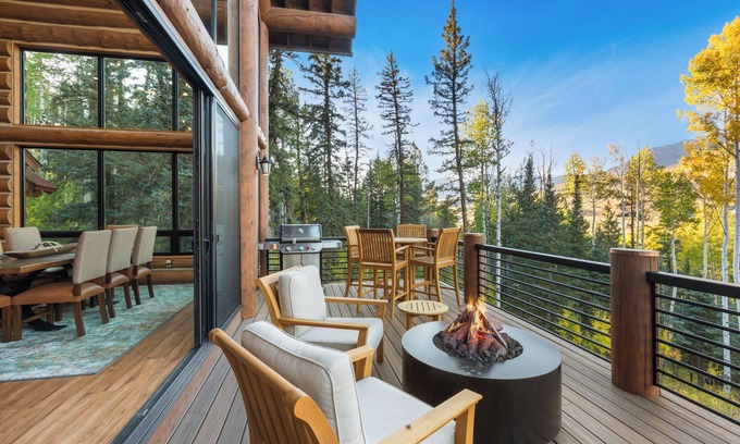 Mountain Village Casa | New Construction Mountain views 4 Bedroom Hot Tub!