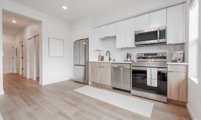 Monta Vista Apartamento | New Construction Cozy 1-Bedroom Apartment with WiFi, AC in Lakewood