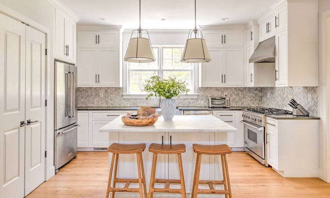 Amagansett North Casa | New Construction, Ideal for Entertaining, Large Pool and Backyard, Close to...