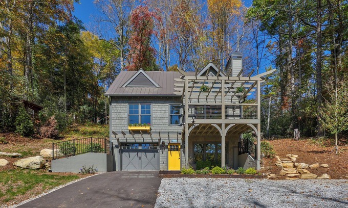 Mirror Lake Casa | New Construction in coveted Mirror Lake area just minutes from Main Street!