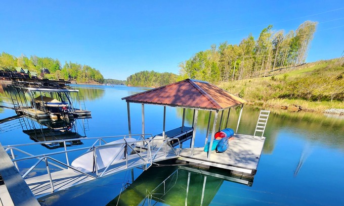 Six Mile Casa | NEW CONSTRUCTION! Lake Keowee Lakefront 4 bedroom/4bath house, 9 mi. to Clemson