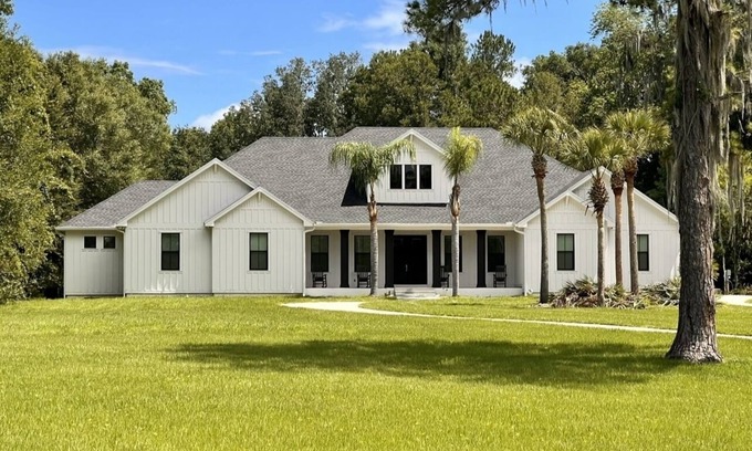 Ocala Casa | New construction- Modern Farmhouse on 5 acres- An equestrian's dream