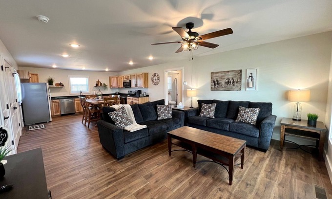 Nancy Casa | NEW CONSTRUCTION! The Bluegrass Cottage. 1.3 miles to Lee's Ford Marina/Ramp
