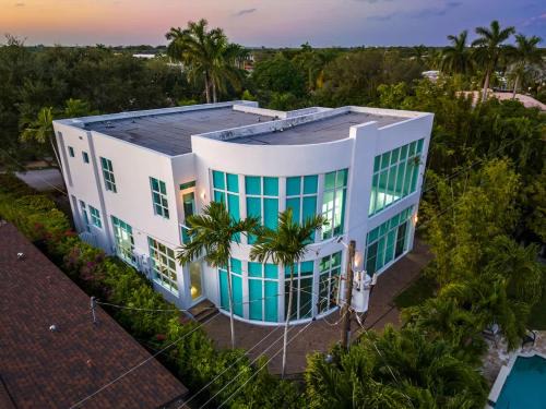 Fort Lauderdale Casa | New construction 2 story Villa jacuzzi pool luxury